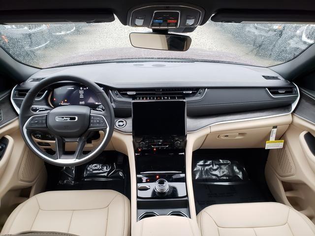 new 2025 Jeep Grand Cherokee car, priced at $48,155