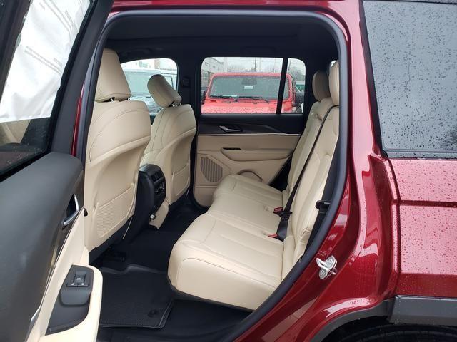 new 2025 Jeep Grand Cherokee car, priced at $48,155