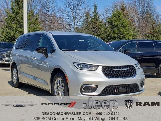 new 2026 Chrysler Pacifica car, priced at $41,737