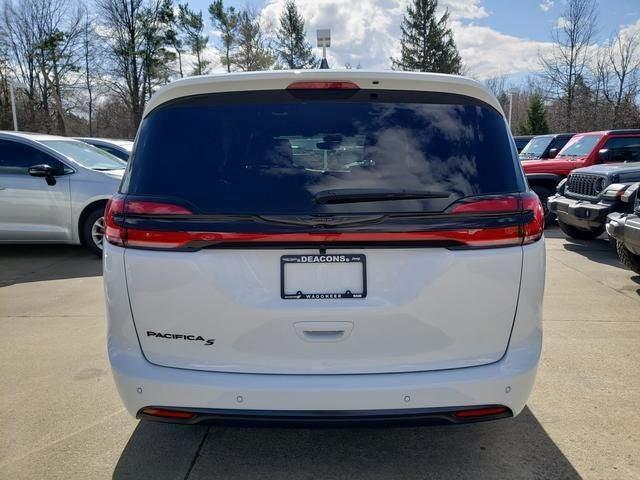 new 2026 Chrysler Pacifica car, priced at $41,958