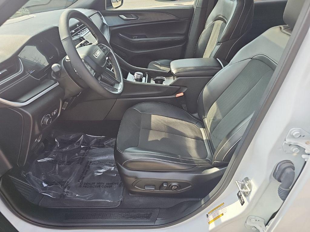 used 2025 Jeep Grand Cherokee L car, priced at $38,681