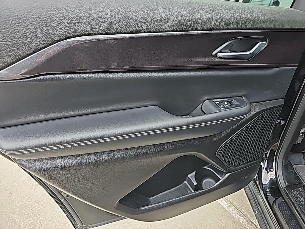 used 2023 Jeep Grand Cherokee L car, priced at $23,681