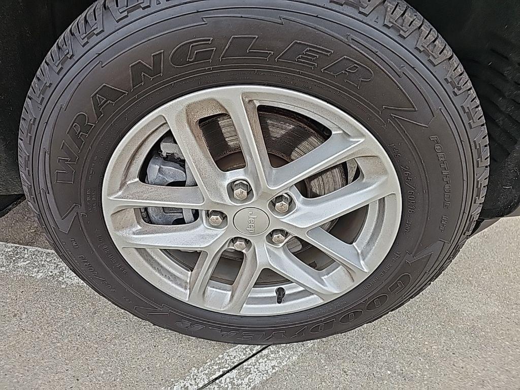 used 2023 Jeep Grand Cherokee L car, priced at $23,681