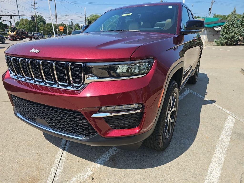 used 2025 Jeep Grand Cherokee car, priced at $36,981