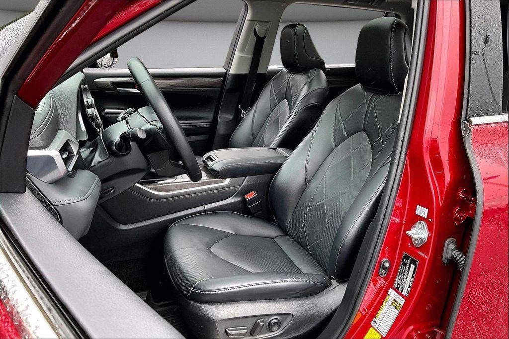 used 2023 Toyota Highlander Hybrid car, priced at $48,665
