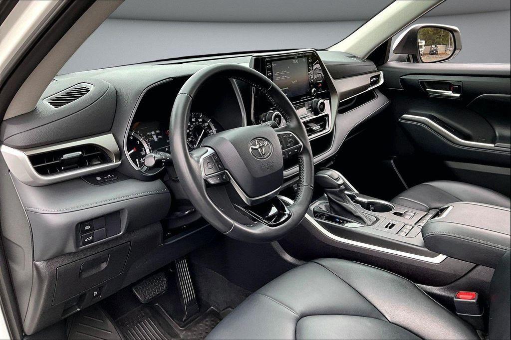 used 2021 Toyota Highlander car, priced at $34,600