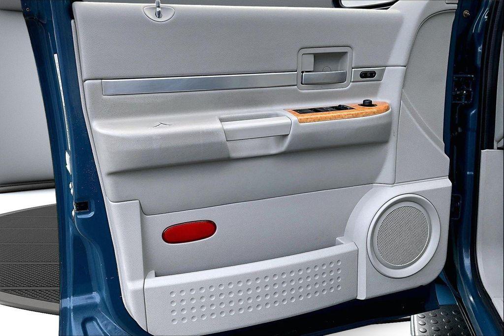 used 2009 Chrysler Aspen Hybrid car, priced at $12,988