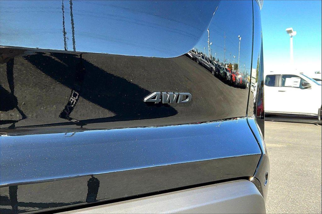 new 2025 Nissan Pathfinder car, priced at $35,572