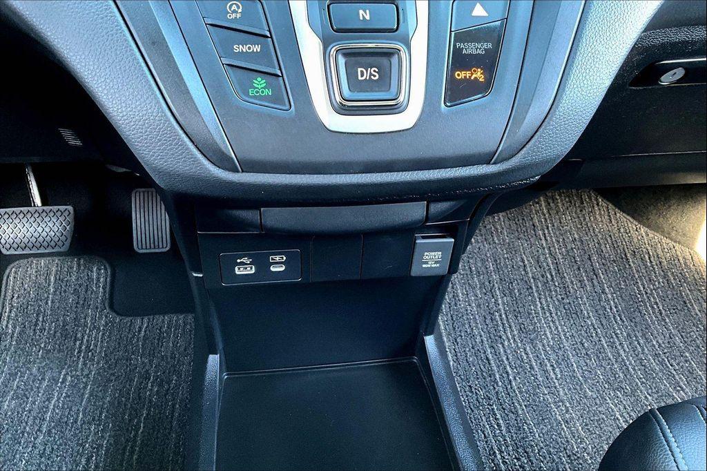 used 2025 Honda Odyssey car, priced at $35,671