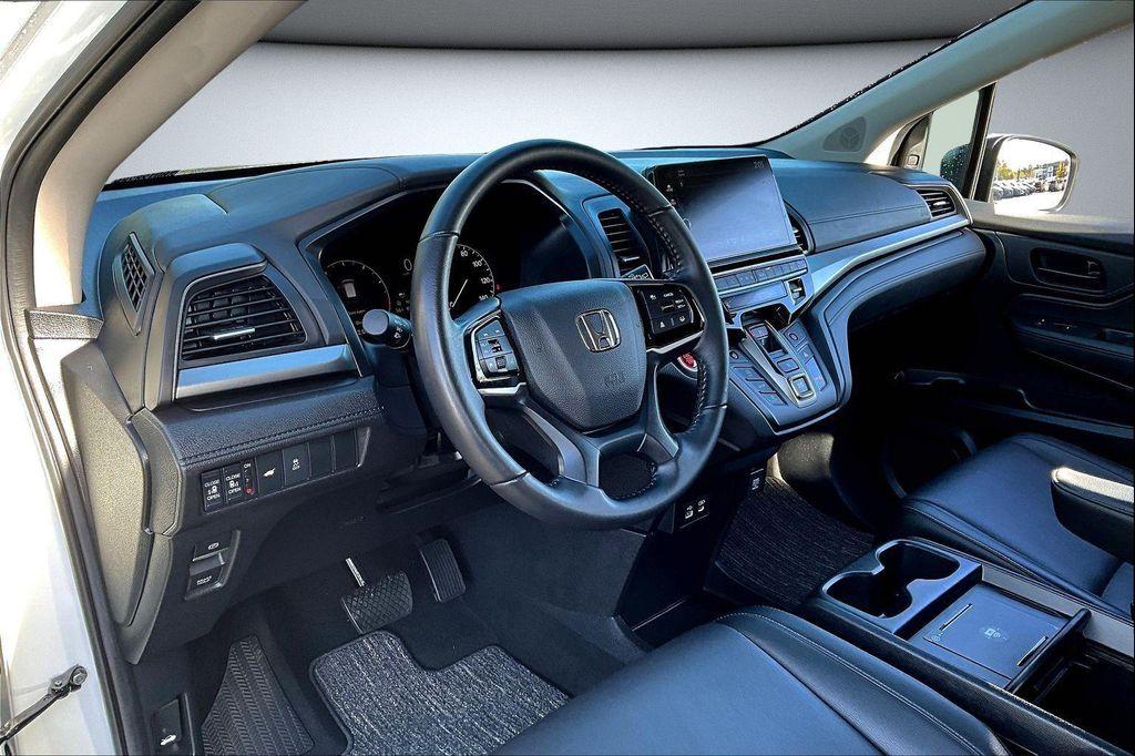 used 2025 Honda Odyssey car, priced at $35,671