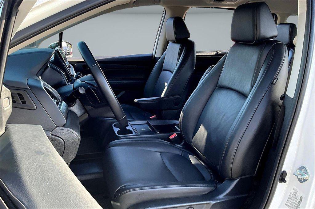 used 2025 Honda Odyssey car, priced at $35,671