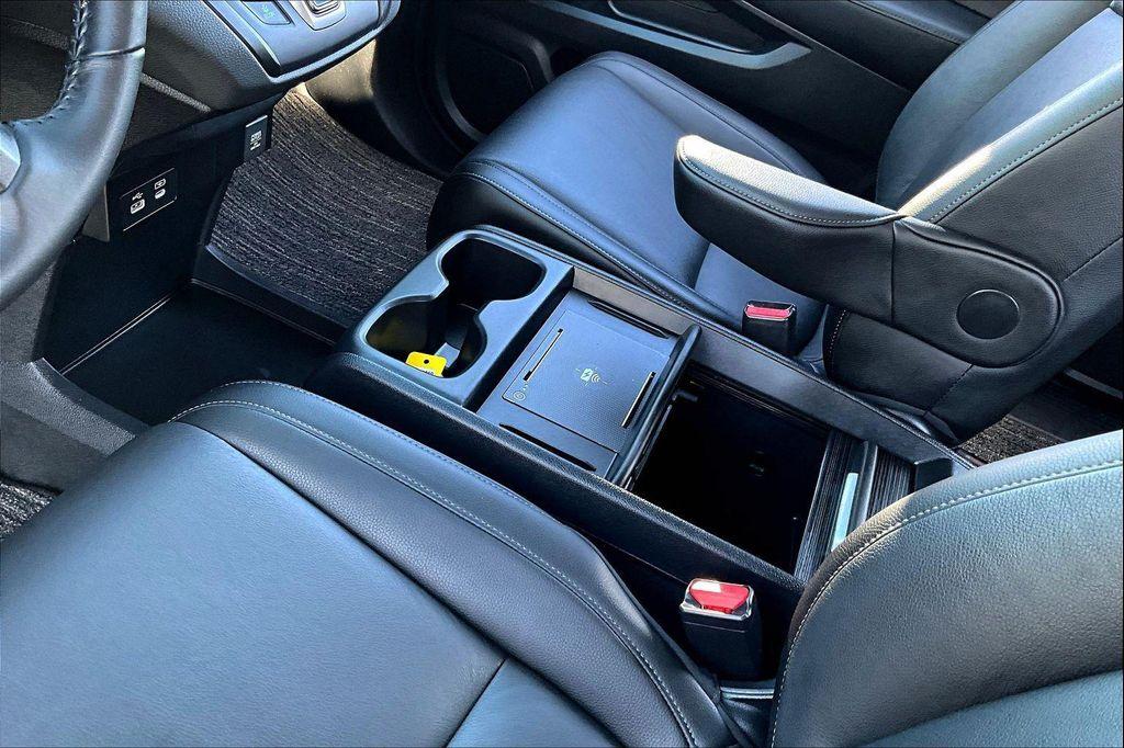used 2025 Honda Odyssey car, priced at $35,671