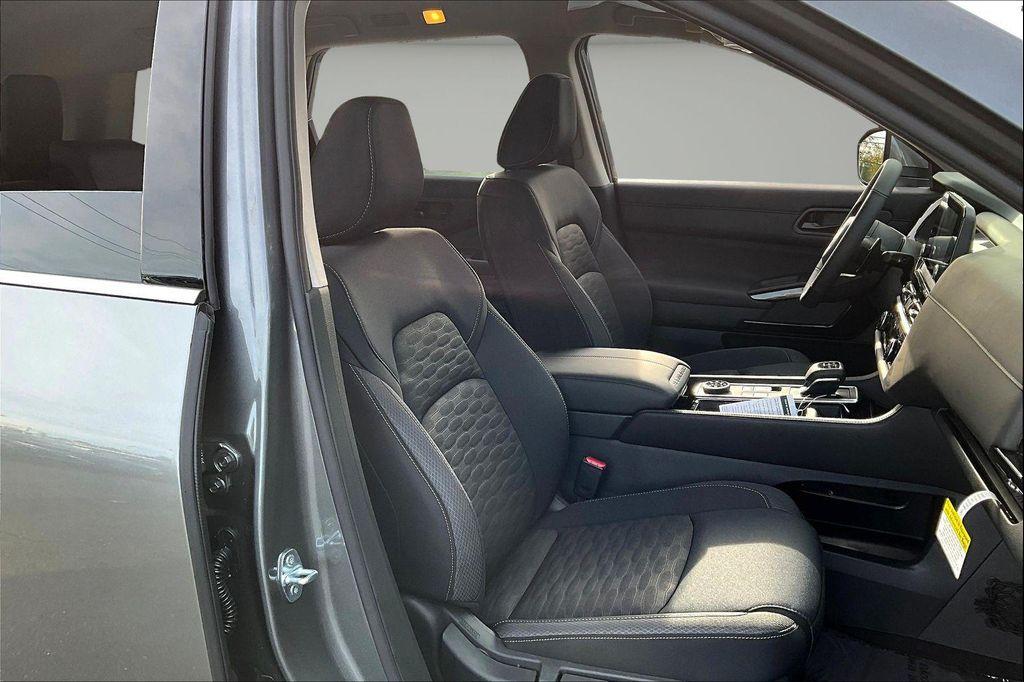 new 2025 Nissan Pathfinder car, priced at $35,739