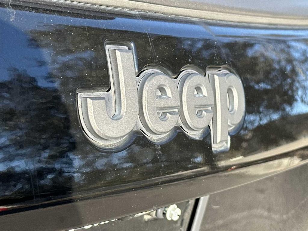 used 2018 Jeep Compass car, priced at $9,999