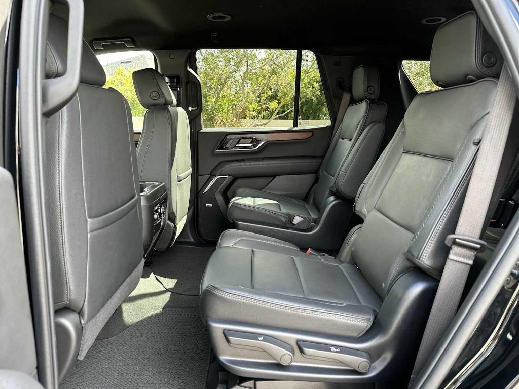 2025 Onyx Black GMC Yukon