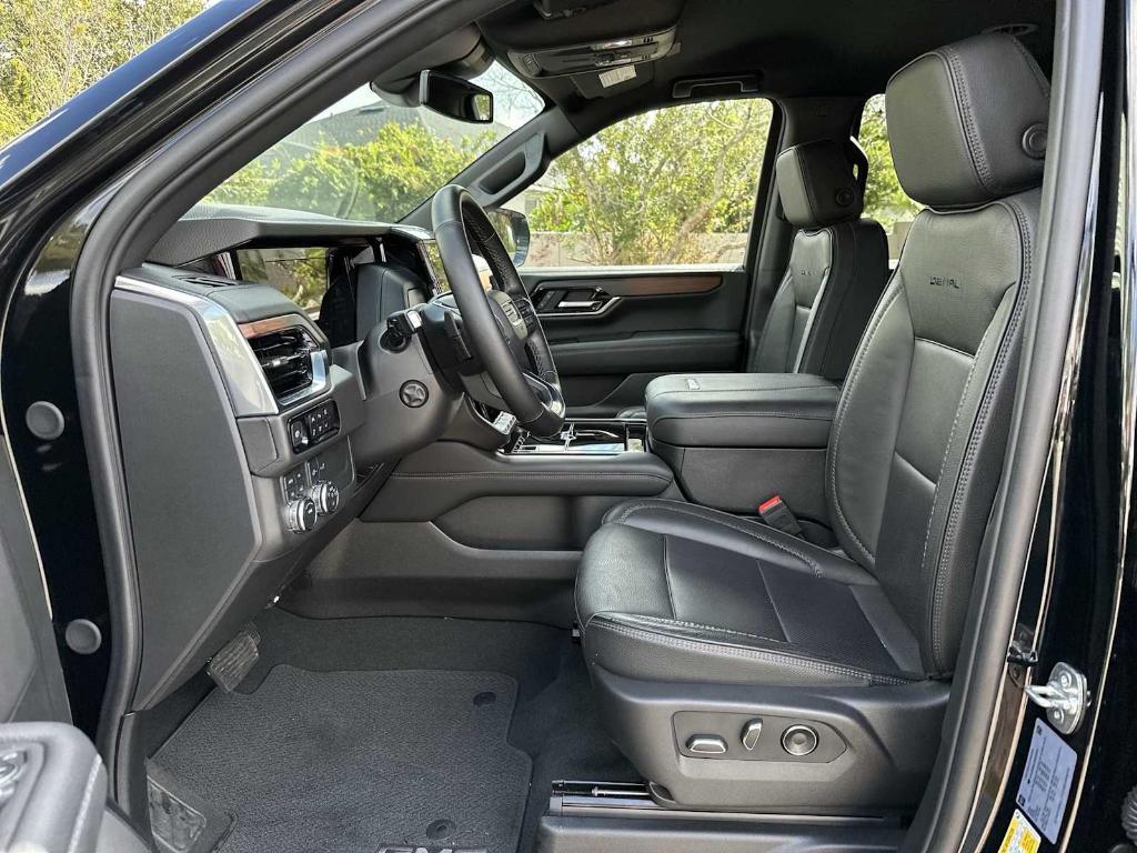 2025 Onyx Black GMC Yukon