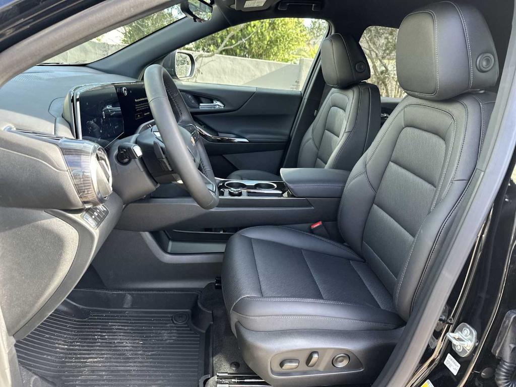 new 2026 Chevrolet Equinox car, priced at $31,315