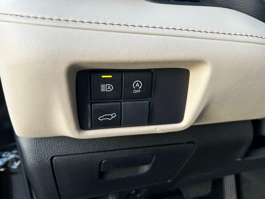used 2023 Toyota Highlander car, priced at $38,407
