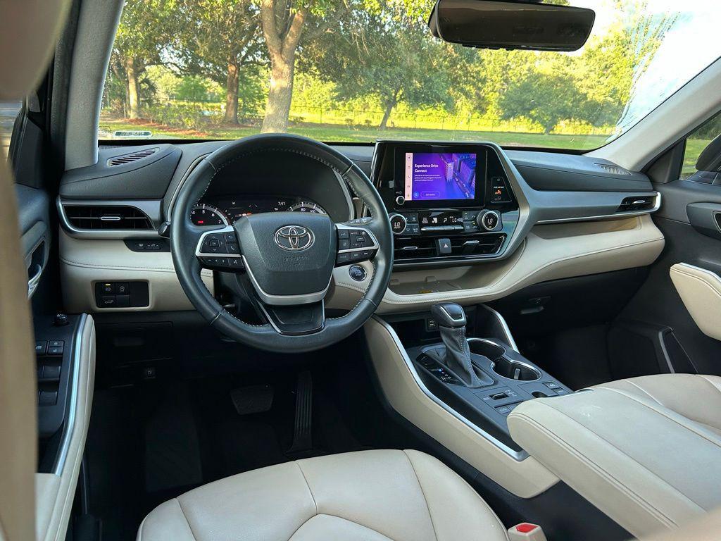 used 2023 Toyota Highlander car, priced at $38,407