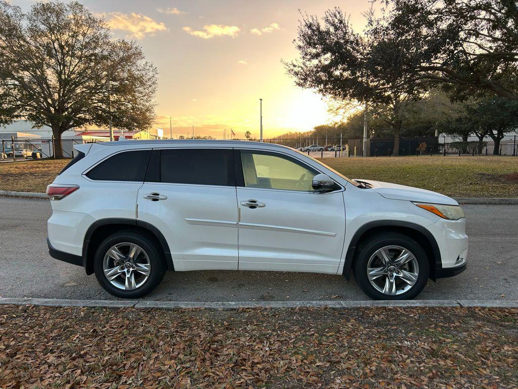 used 2016 Toyota Highlander car, priced at $23,947