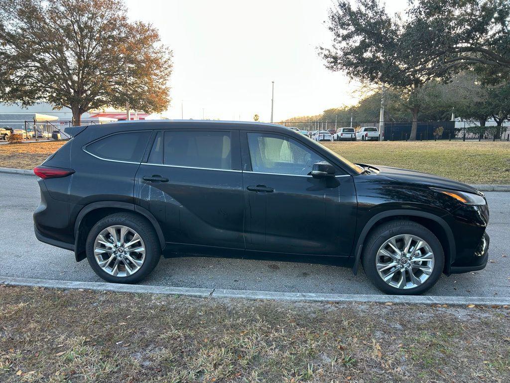 used 2025 Toyota Highlander car, priced at $49,977