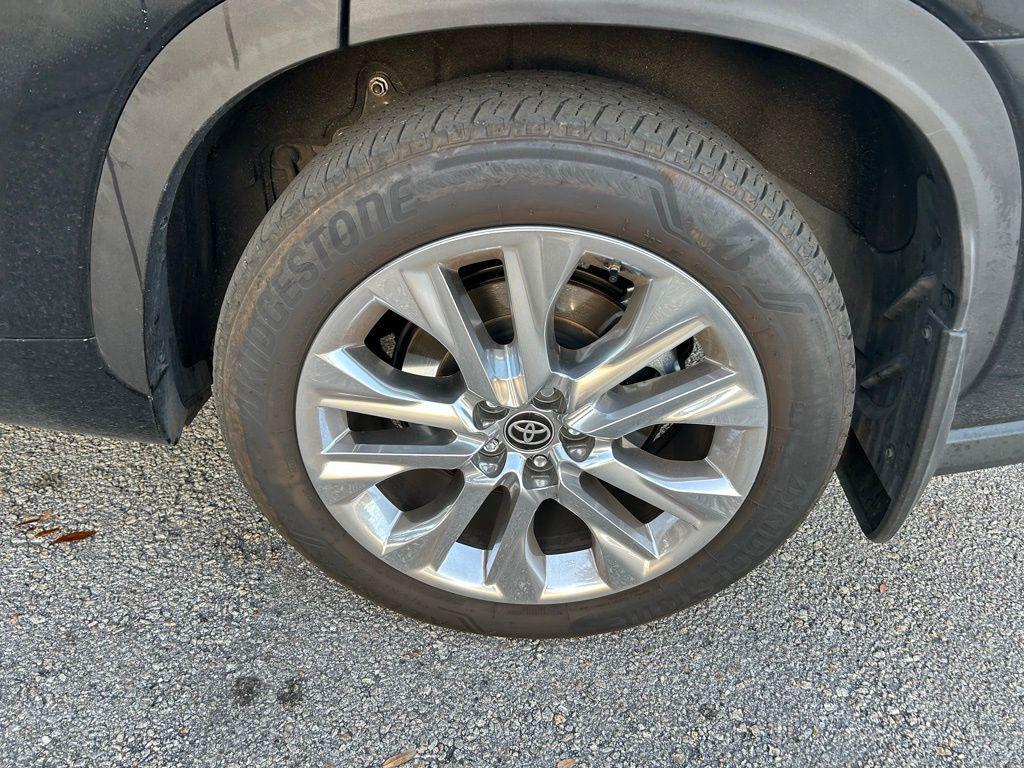 used 2025 Toyota Highlander car, priced at $49,977