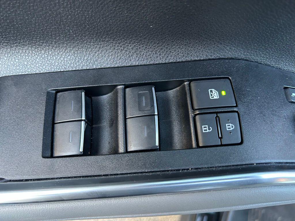 used 2025 Toyota Highlander car, priced at $49,977