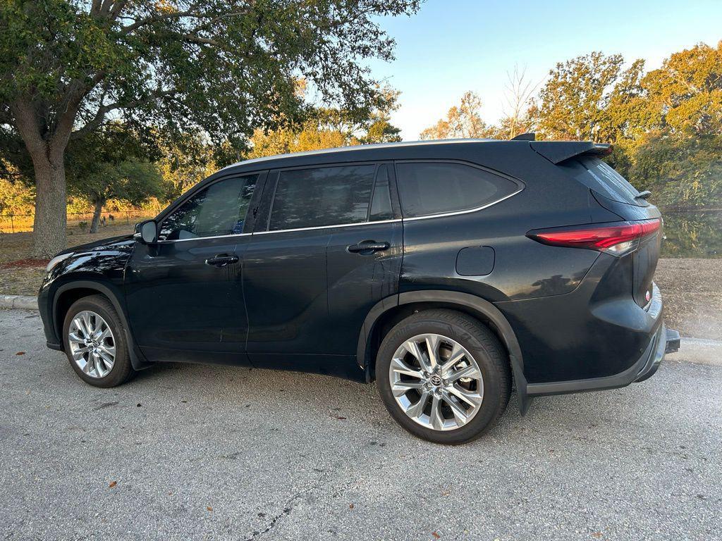 used 2025 Toyota Highlander car, priced at $49,977