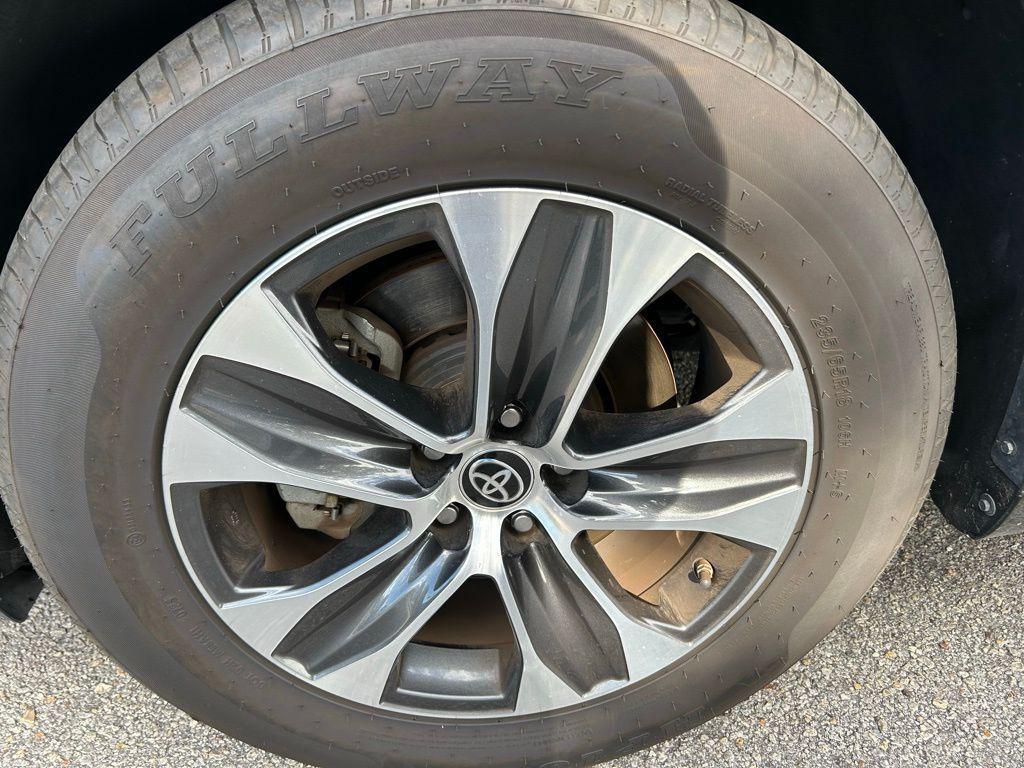 used 2022 Toyota Highlander car, priced at $28,437