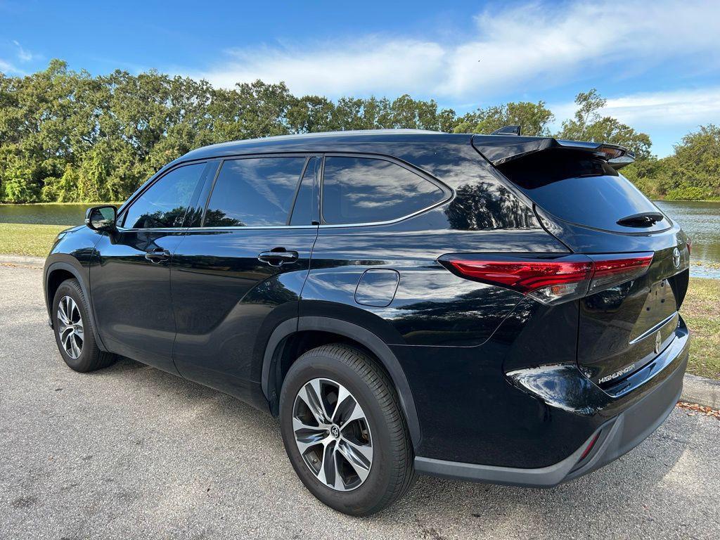 used 2022 Toyota Highlander car, priced at $28,437