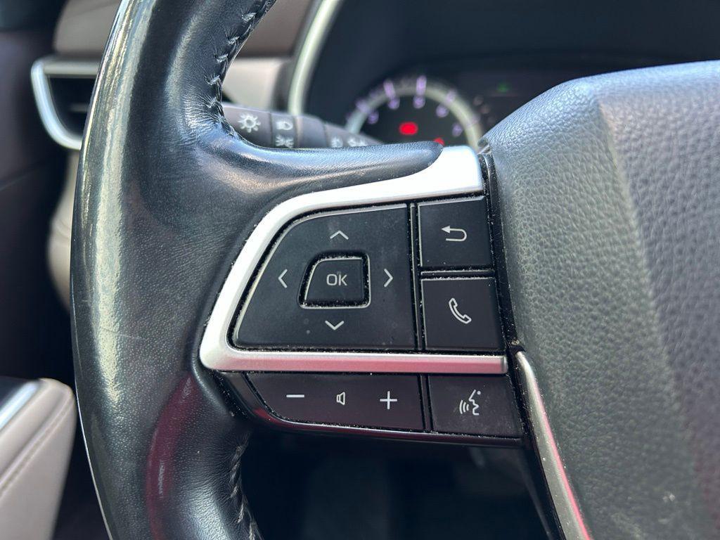 used 2022 Toyota Highlander car, priced at $28,437