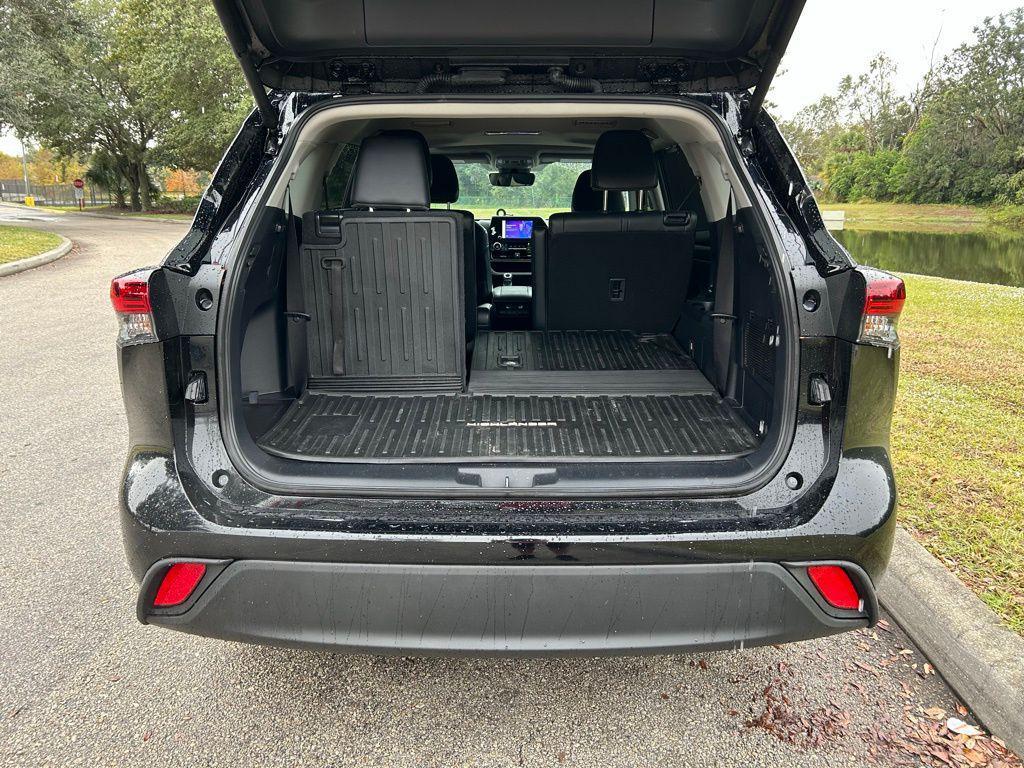 used 2024 Toyota Highlander car, priced at $38,977