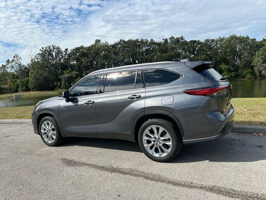 used 2023 Toyota Highlander Hybrid car, priced at $39,577
