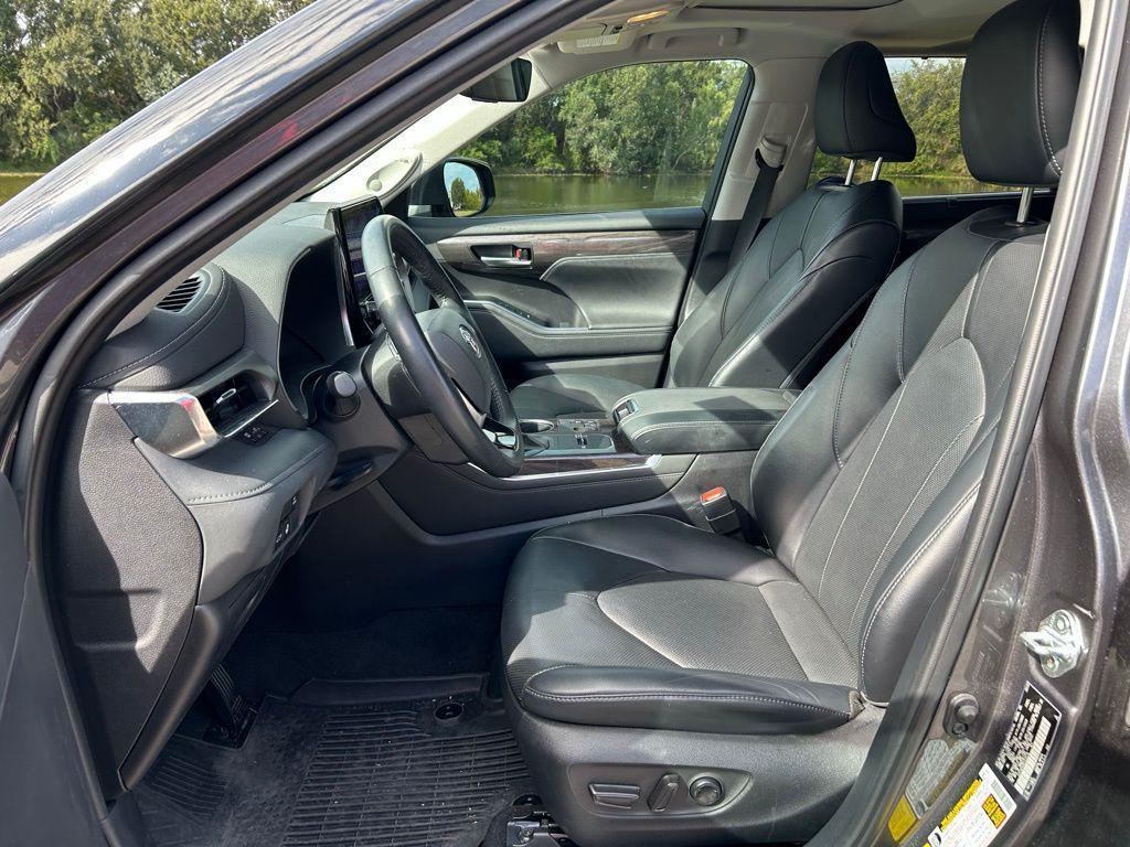 used 2023 Toyota Highlander Hybrid car, priced at $39,577
