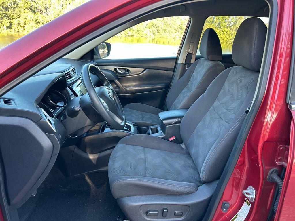 used 2016 Nissan Rogue car