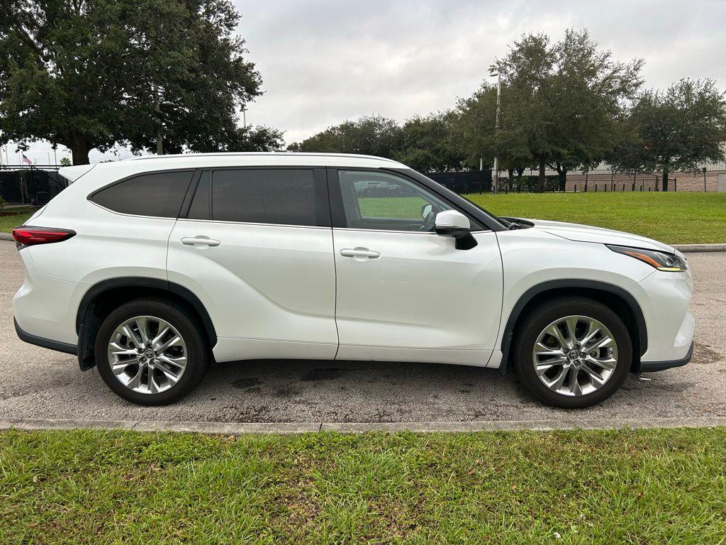used 2023 Toyota Highlander car, priced at $32,977