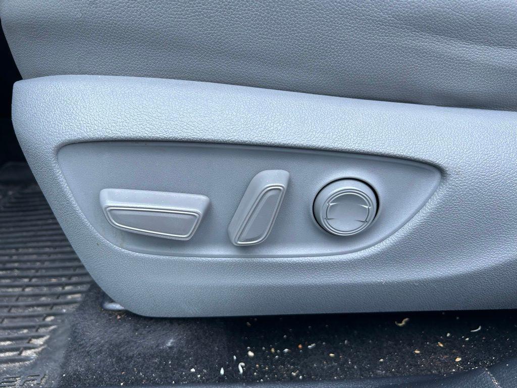 used 2023 Toyota Highlander car, priced at $32,977