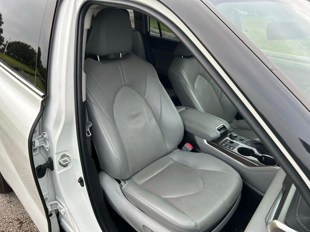 used 2023 Toyota Highlander car, priced at $32,977