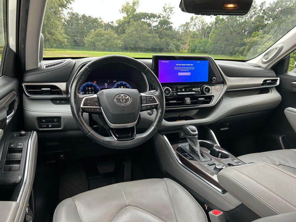 used 2023 Toyota Highlander car, priced at $32,977