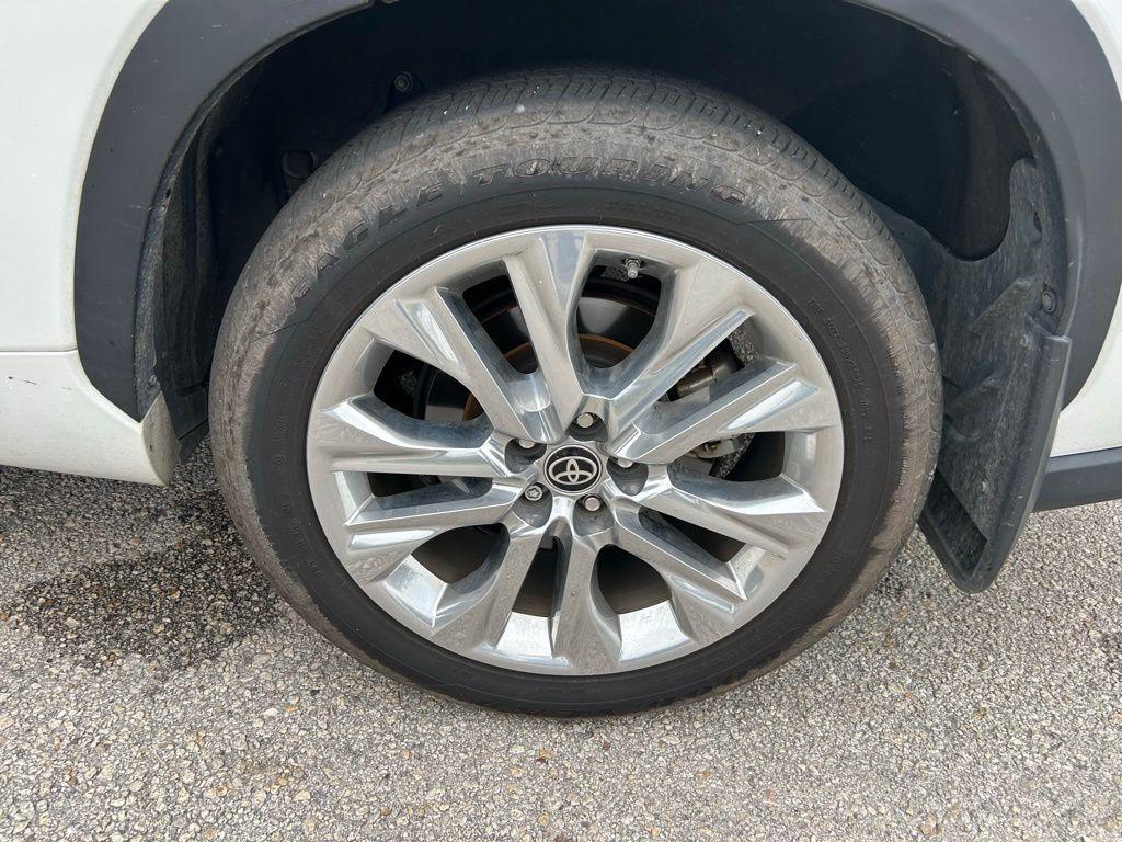 used 2023 Toyota Highlander car, priced at $32,977