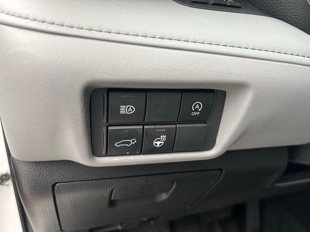 used 2023 Toyota Highlander car, priced at $32,977