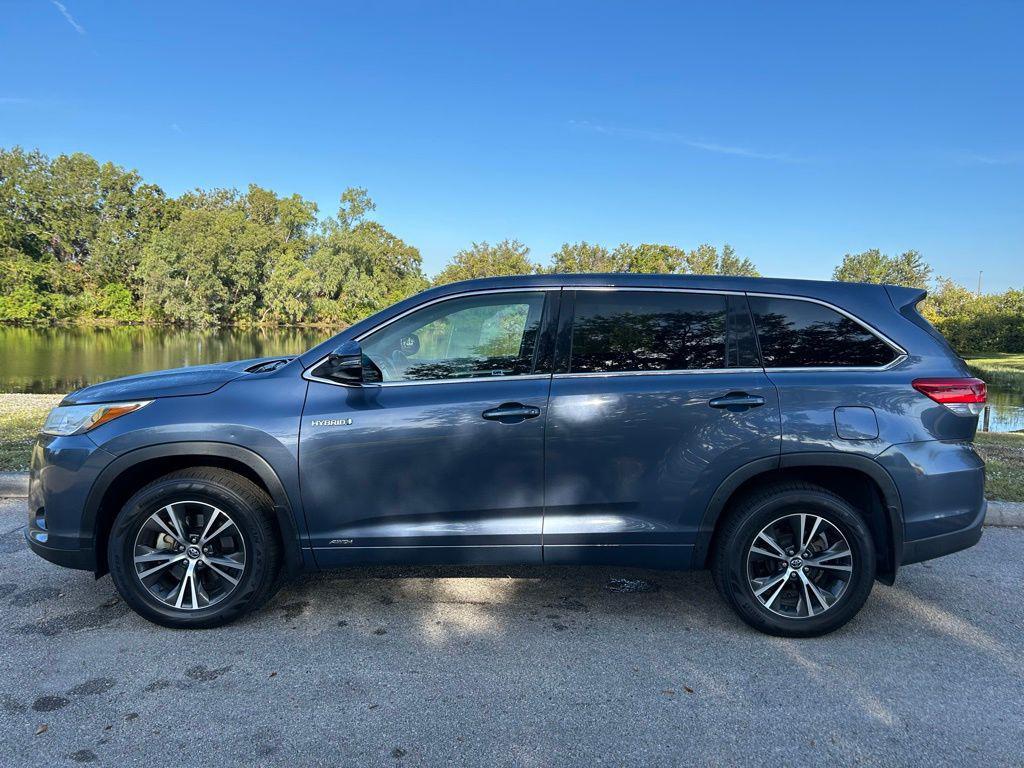 used 2017 Toyota Highlander Hybrid car, priced at $19,437
