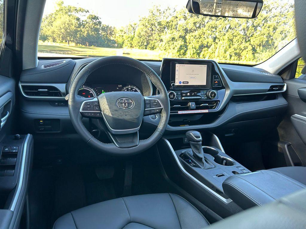 used 2025 Toyota Highlander Hybrid car, priced at $46,337