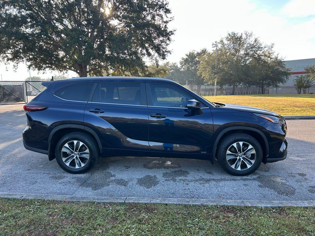 used 2025 Toyota Highlander Hybrid car, priced at $46,337
