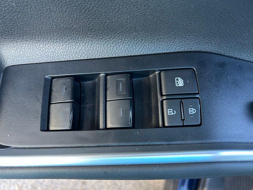 used 2025 Toyota Highlander Hybrid car, priced at $46,337