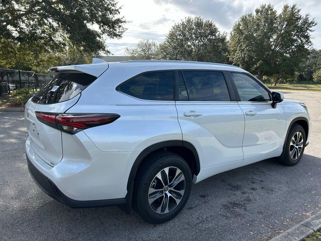 used 2025 Toyota Highlander car, priced at $43,737