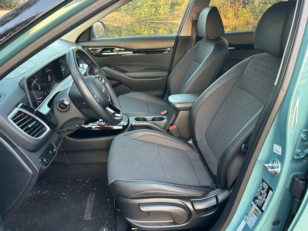 used 2025 Kia Seltos car, priced at $20,947