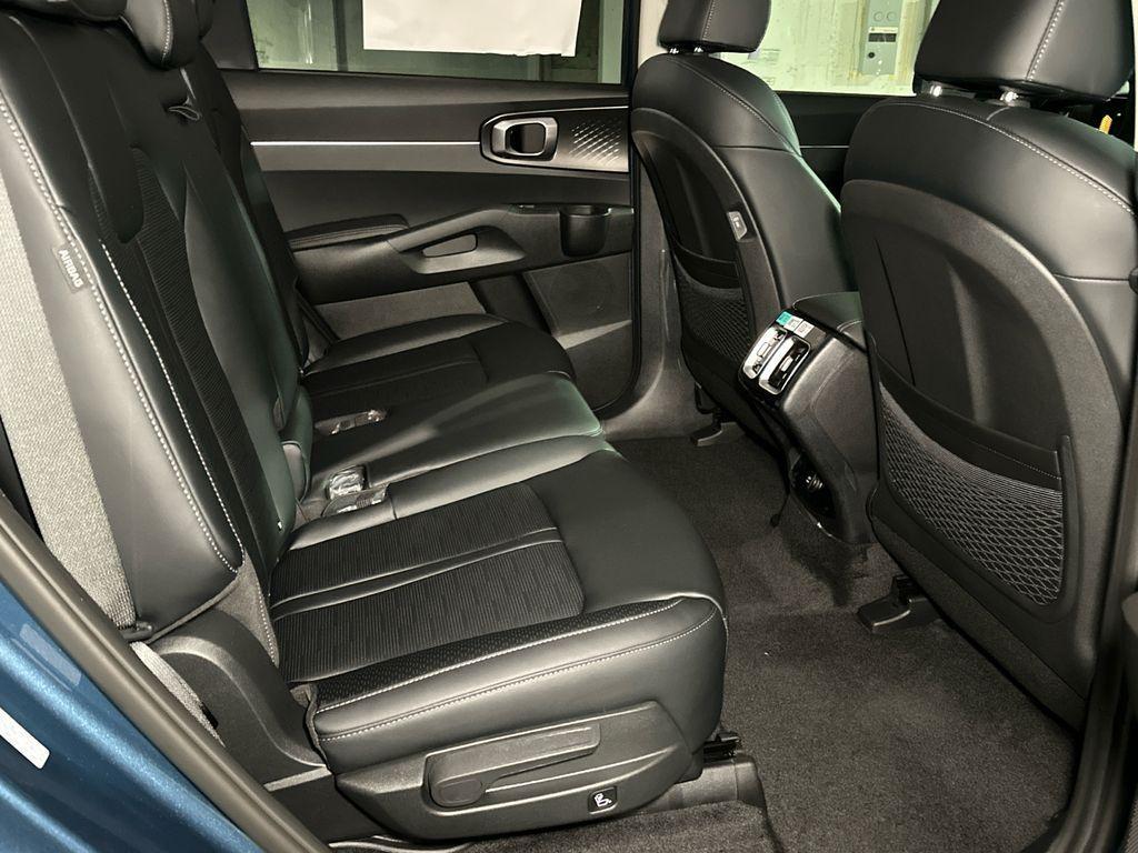 new 2026 Kia Sorento Plug-In Hybrid car, priced at $47,531