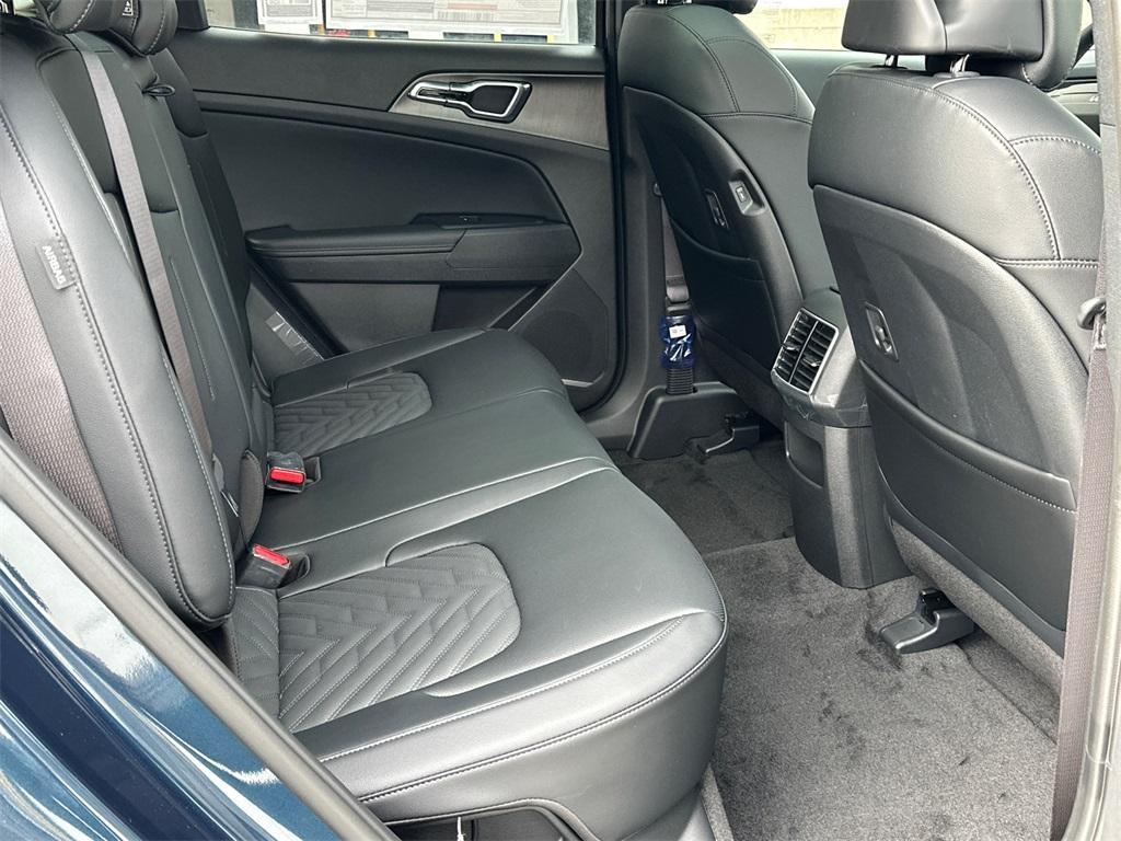 new 2026 Kia Sportage Plug-In Hybrid car, priced at $39,423