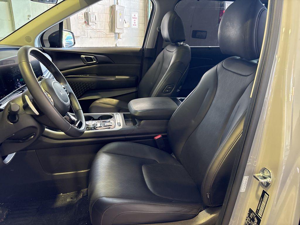 used 2025 Kia Carnival Hybrid car, priced at $44,250
